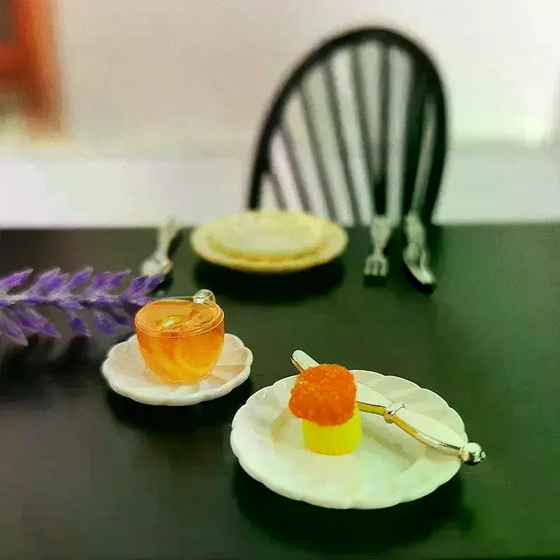 ชุดอุปกรณ์ครัวตุ๊กตา 1 ชุด มีมีด ส้อม ช้อน จาน ชุดเครื่องครัวจิ๋ว ของเล่นเด็ก อาหารจำลอง และแบบจำลองฉากการเล่น