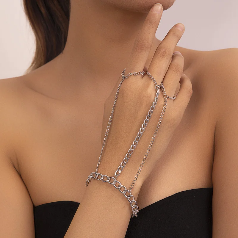 1pcMulti-Style Statement Set – A Fusion of Punk Edge, Boho Fringe & Retro Links on Wrist & Finger.