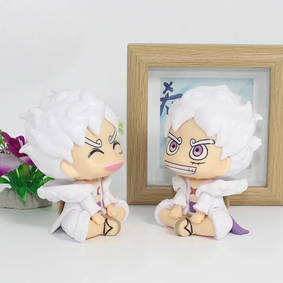 En Stock, una pieza, Nika Luffy Roronoa Zoro Nami Sanji, Mini figura de Anime Kawaii, juguetes para sentarse, adornos para coche de escritorio, regalos de modelo