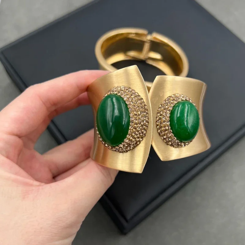 جديد الزمرد سوار مرصع باليشم للنساء حجر الراين موضة شخصية مجوهرات الزفاف الطرف