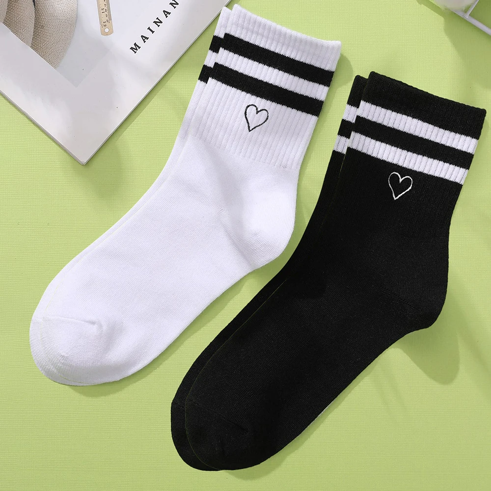 2 Pairs Popular Parallel Bars Mid Length Socks Women's Autumn Fashion Embroidery Love Pattern Breathable Black White Girls Socks