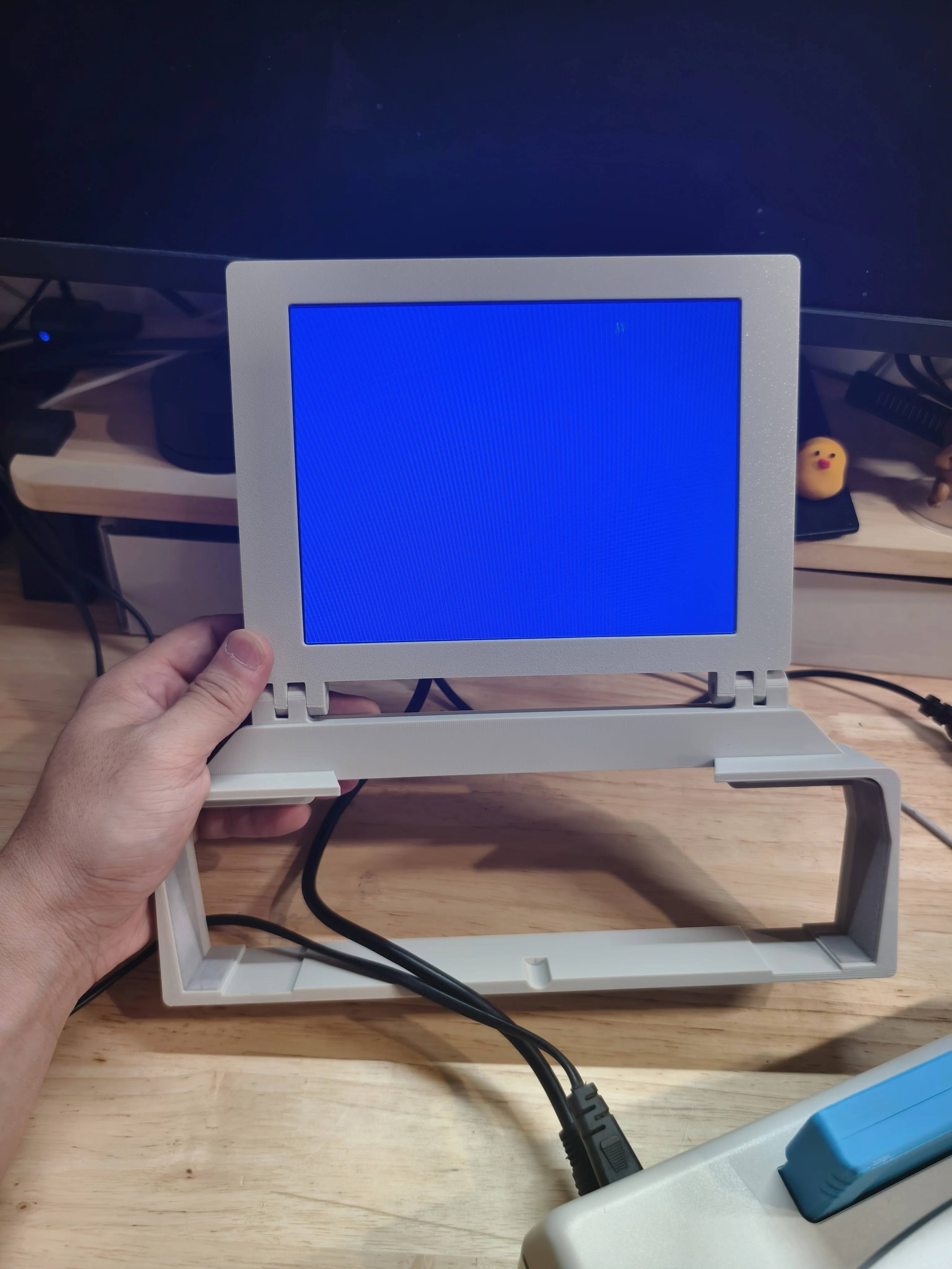 

Seg Saturn Features An 8-inch 4:3 LCD Screen With Two Built-In Speakers, Making It A Dedicated Gaming Console Screen NTSC