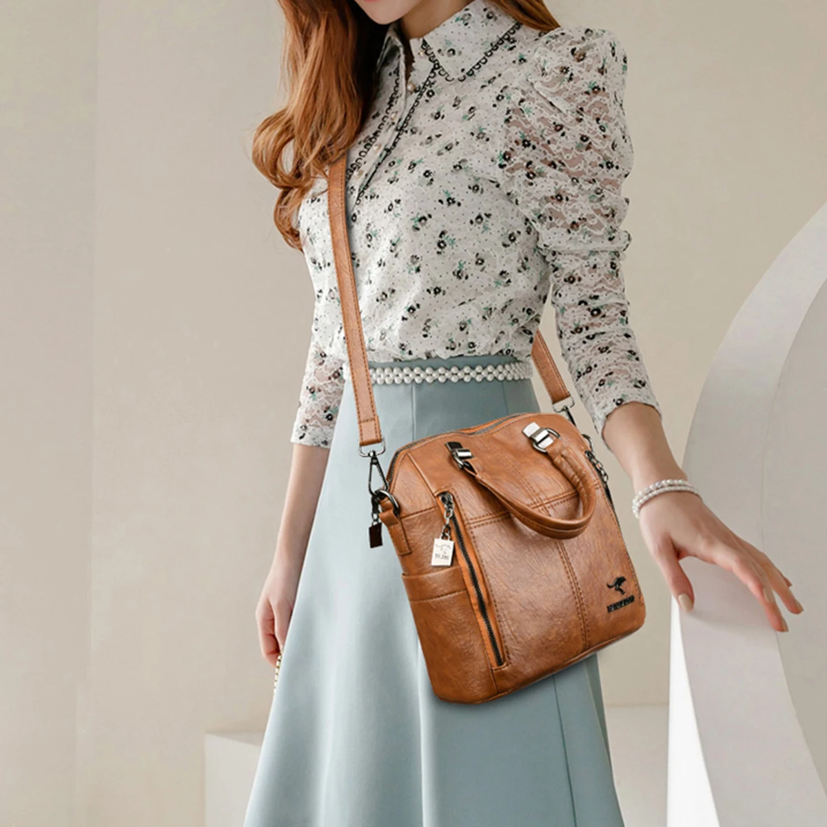 حقيبة ظهر كلاسيكية من البولي يوريثان للنساء - حقيبة كتف واسعة قابلة للتحويل مع شعار معدني وأشرطة قابلة للفصل للاستخدام اليومي حقيبة كروس #6