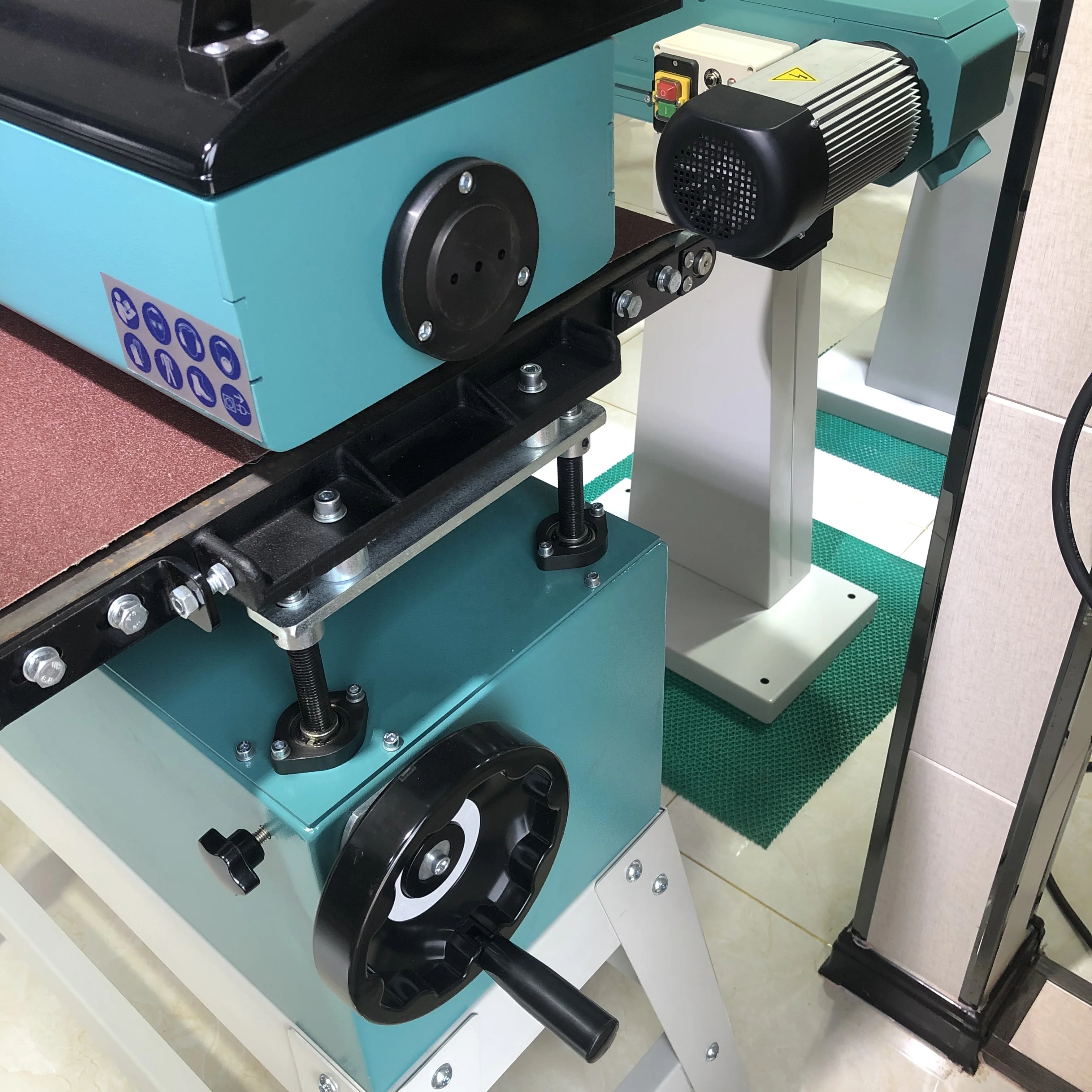 ZS18-A Single-Phase Wide Belt Sanding Machine for Wood Easy-to-Operate Adjust Speed Drum Sander Smooth Grinding Surface Motor