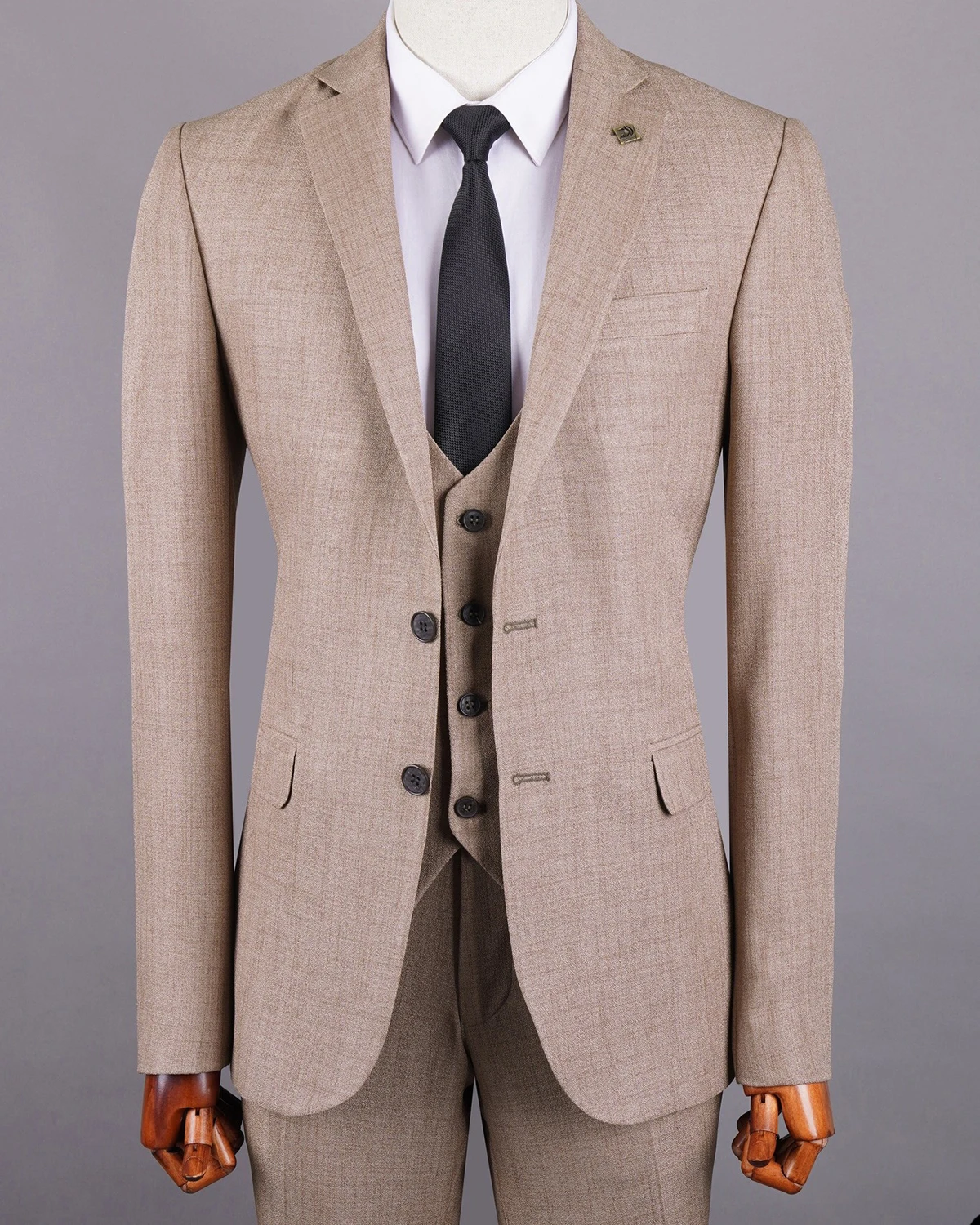 

Khaki Men's Suits Tailored 3 Pieces Blazer Vest Pants Peaked Lapel Single Breasted Formal Modern Wedding Plus Size Customized ﻿