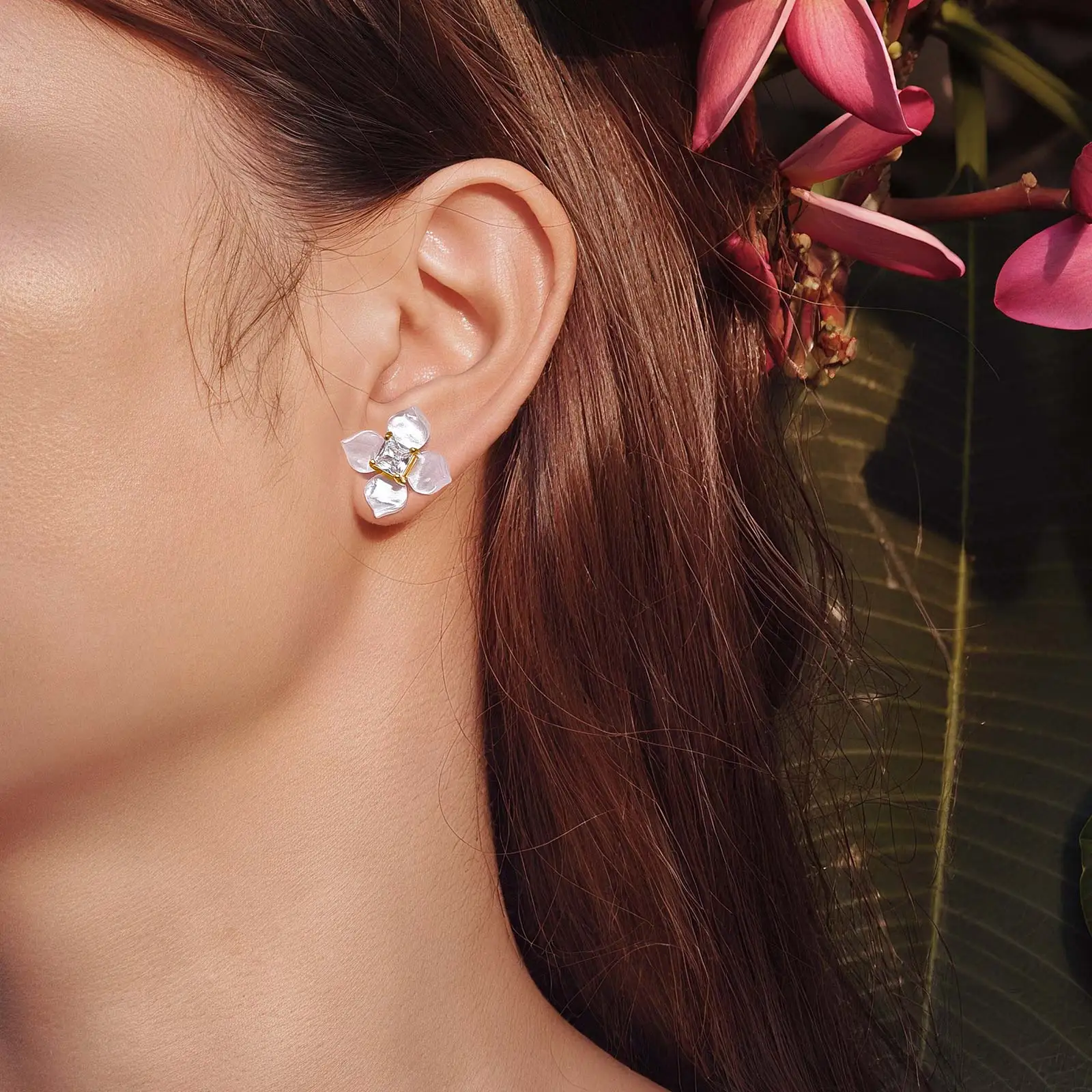 

Exotic Cubic Zircon Gradient Color Flower Stud Earrings for Women, Not Allergic Stainless Steel Floral Earrings,New Jewelry Gift