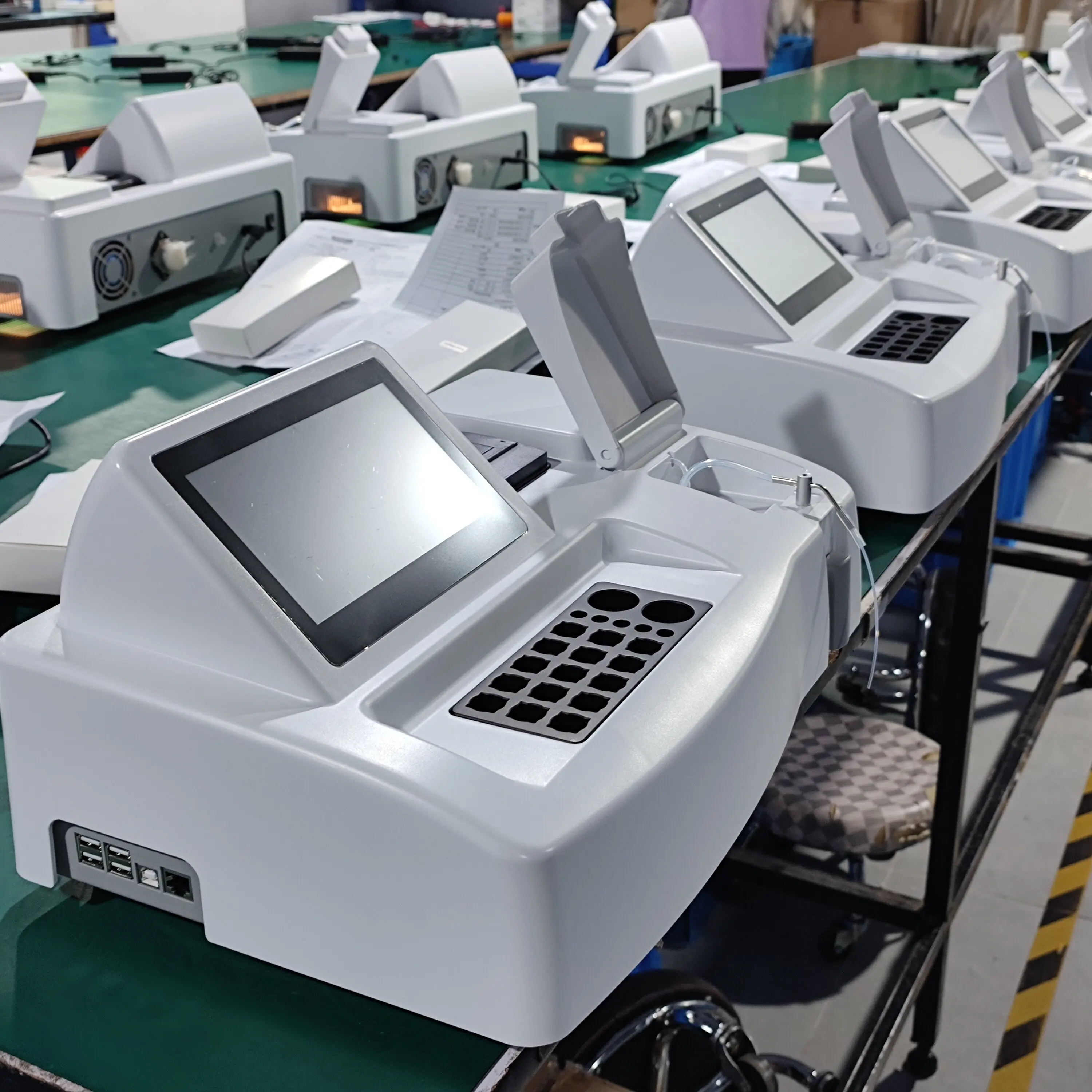 Halbautomatischer Chemieanalysator