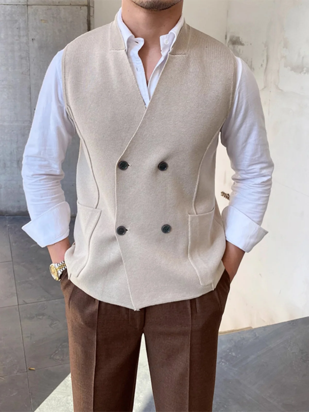 

Мужской вязаный жилет на двойной пуговице без рукавов, осенне-зимний, модный, универсальный, в британском стиле, приталенный крой, V-образный вырез