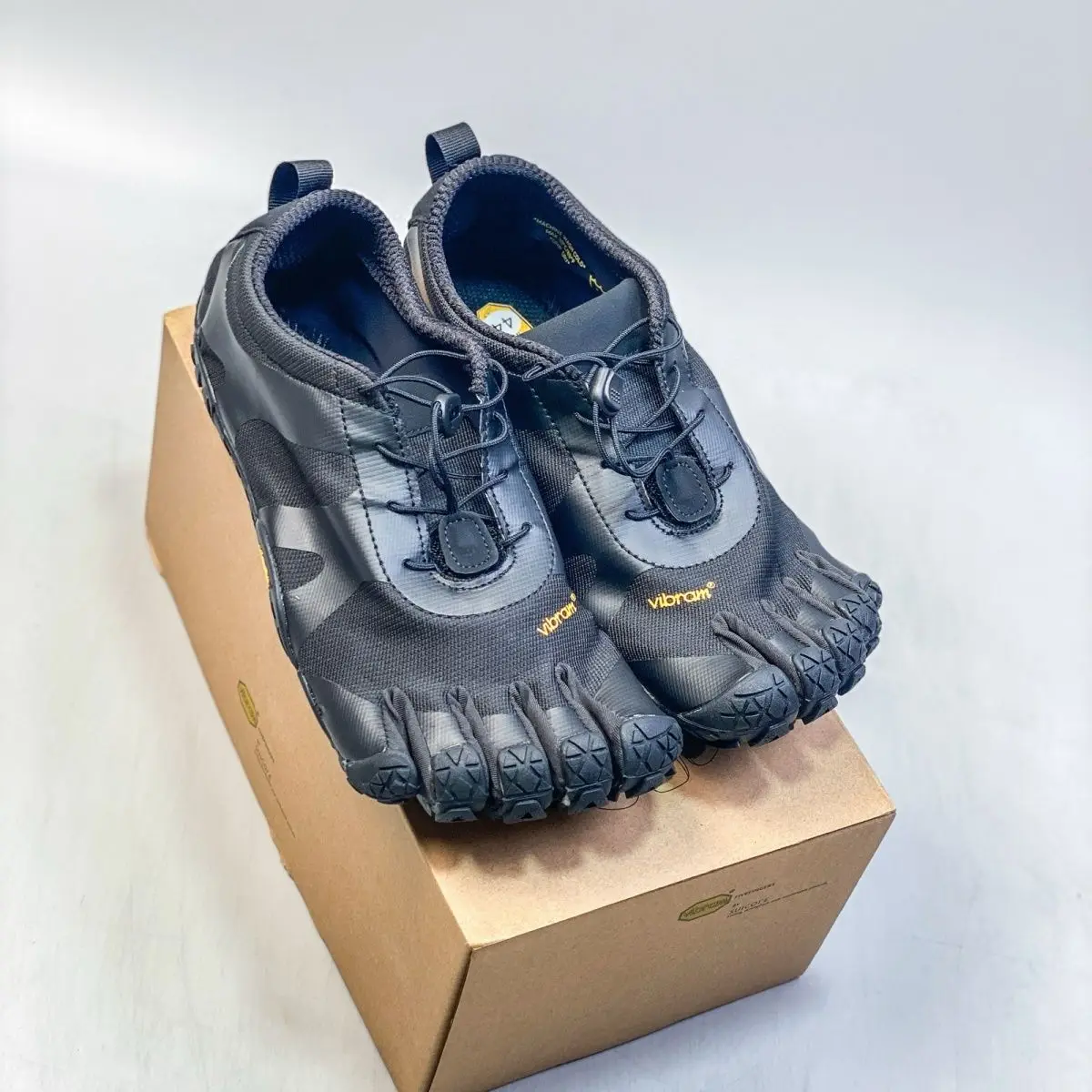 New wear-resistant weight training shoes are a hot-selling neutral summer must-have; they are comfortable, lightweight and of hi