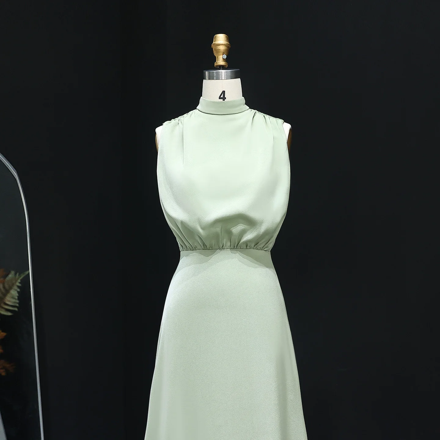 シャロンはエレガントなグリーンサテンハイネックノースリーブブライドメイドドレスロング女性除草ゲストガウンBS010カスタマイズ