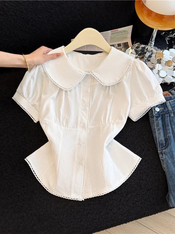 

Шикарная женская блузка в нежном стиле, лето 2026: уникальный красивый белый топ с рукавами-фонариками, воротником-питерпэн и приталенным силуэтом