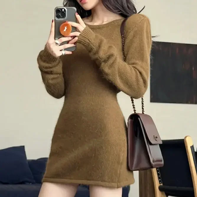 

2024 New Hepburn Style Elegant Backless Knitted Dress for Women Autumn/Winter Slim Fit Versatile Short Sweater Dress for Women