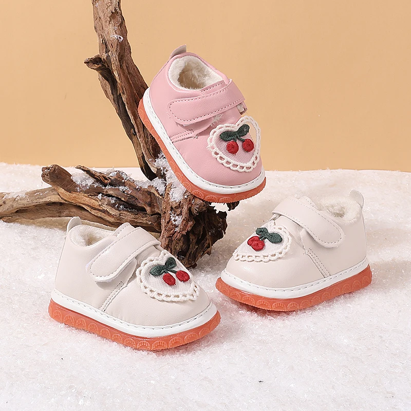 

Туфли принцессы на плоской подошве для девочек, детская повседневная обувь ярких цветов, теплый мех, новинка зимы 2024, детские прогулочные туфли с мягкой подошвой, размер 16-20