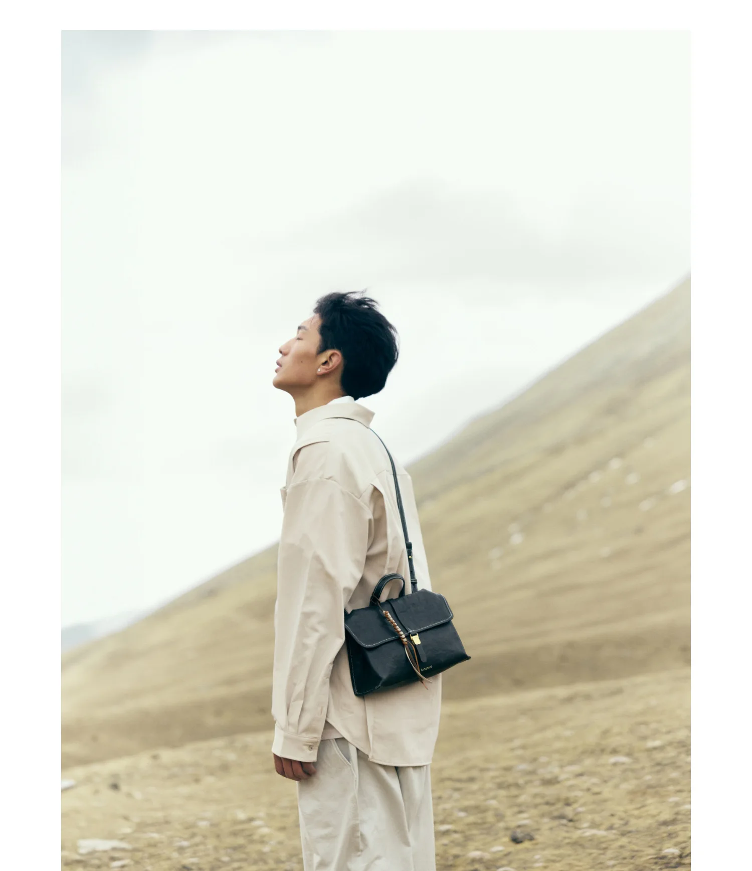 

Songmont Mountain Travel Tote Mini Small Travel Briefcase New Small Shoulder Bag Handheld Commuter Postman Bag Gifts