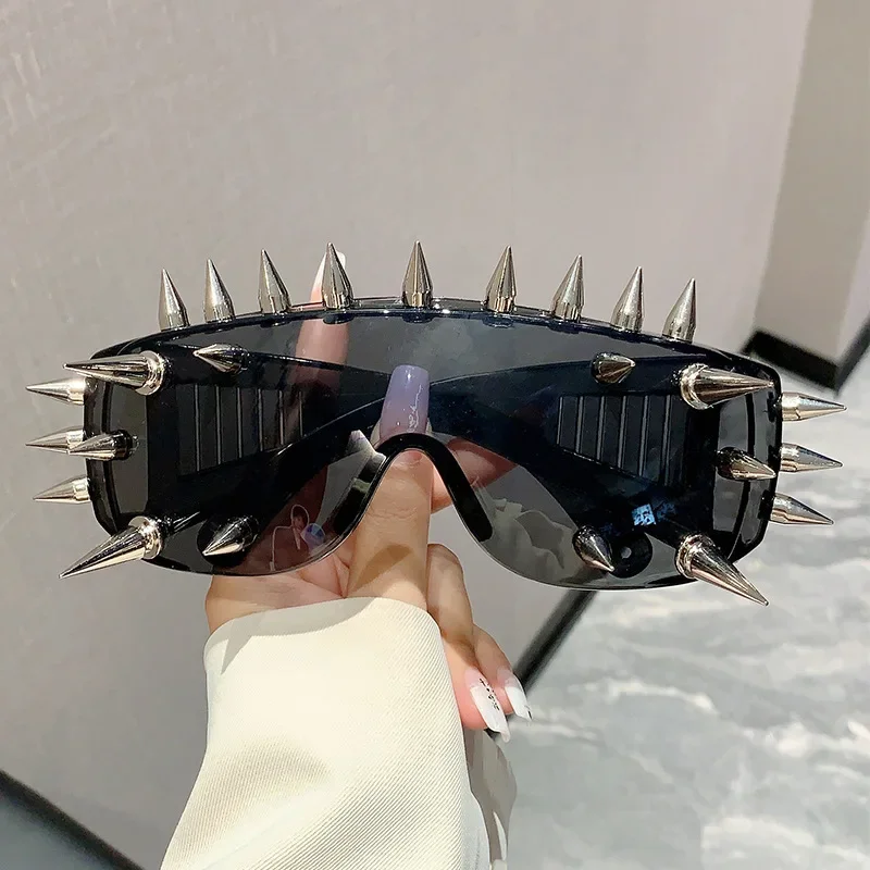 Y2K Steampunk Big Frame Nail Rivet Sunglasses Women For Men Vintage Luxury Brand Designer Sun Glasses Popular One Piece Eyewear