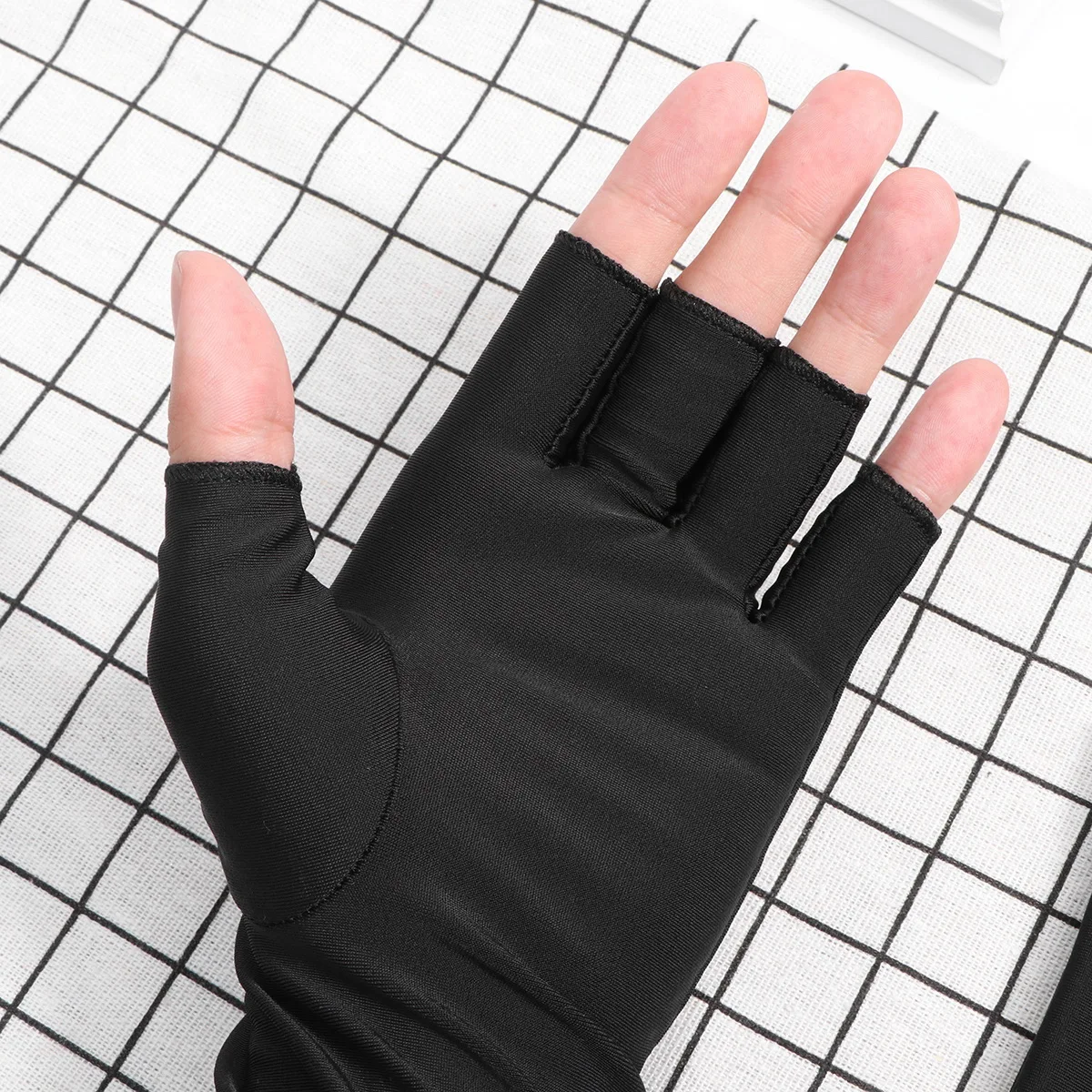 

Arm Sleeves Sun Protector Women Men Sports UV Padded Cover Black Cooling Cuff Outdoor Gardening Fishing Boating Driving Golfing