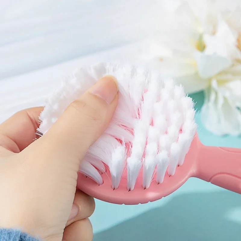 فرشاة إزالة الشعر على شكل مشط للأطفال حديثي الولادة من الأولاد والبنات، فرشاة ناعمة لشامبو الأطفال مريحة ومناسبة للرضع من عمر 0 إلى 3 سنوات