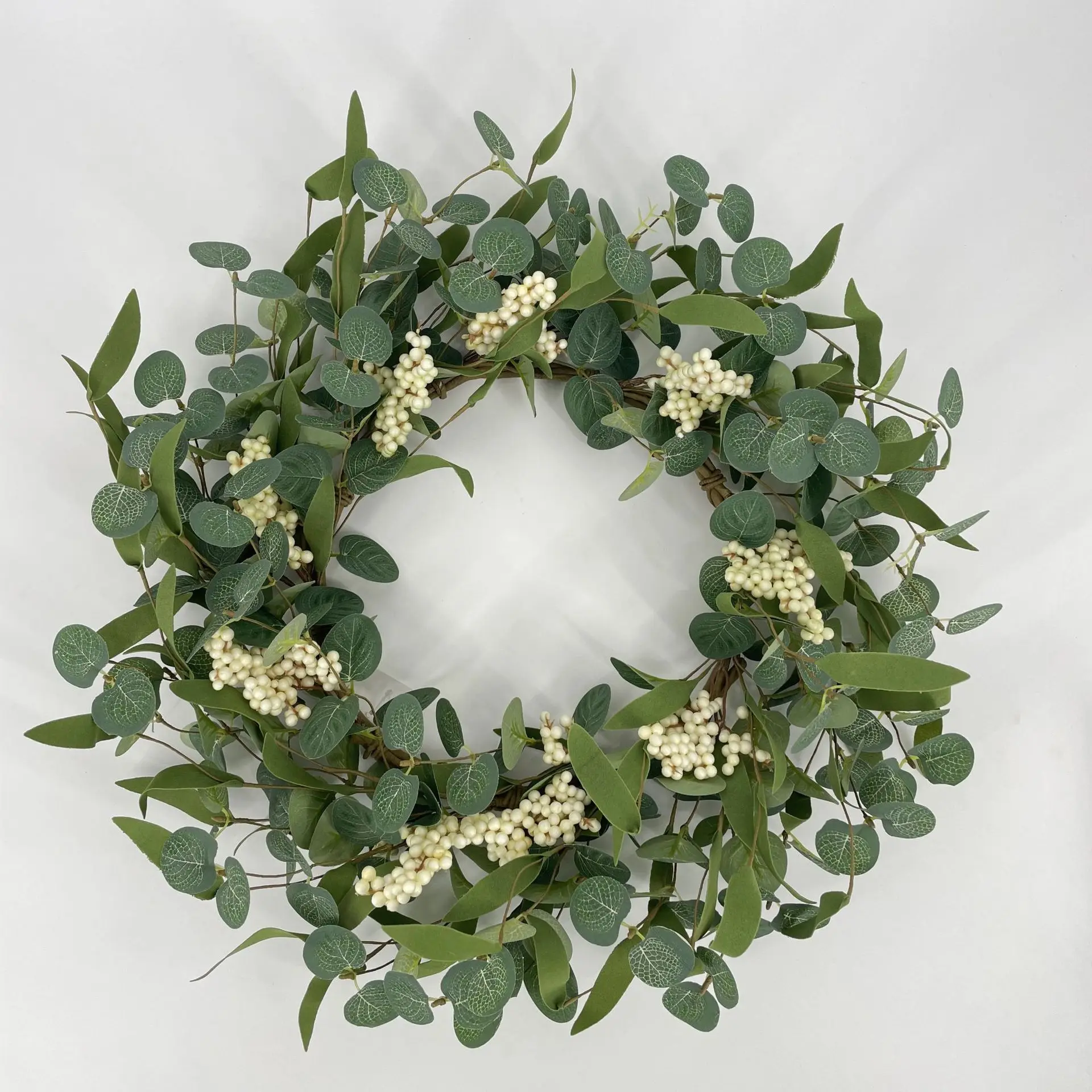 

Four Seasons Simulation Rattan Circle Eucalyptus Leaves Eucalyptus Leaves Garland Suitable for All Festivals