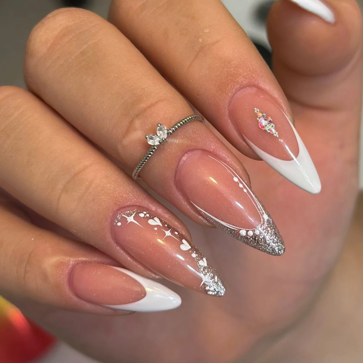 مجموعة كاملة من 24 مسمارًا صناعية طويلة على شكل لوز مع جليتر فرنسي وتصميم ثلاثي الأبعاد من حجر الراين، بما في ذلك 1 جيلي #1