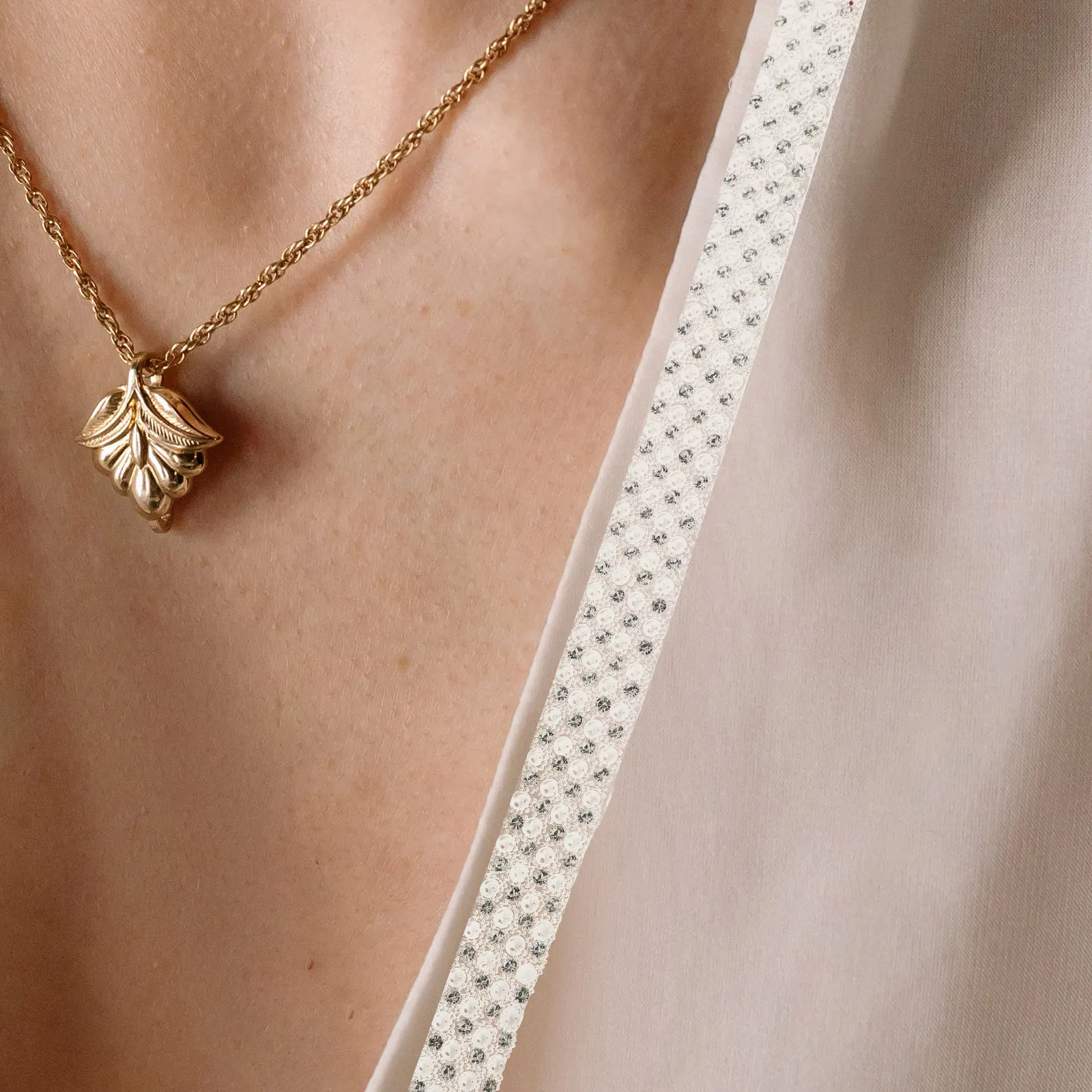 

1 Roll Adhesive Pearl Beaded Ribbon Hot Melt Backing Iron on Decorative Trim for Wedding DIY Craft Clothing Bag Accessory