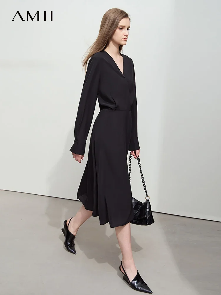 

AMII Minimalist Women's Dress 2025 Spring New French Elegant Office Lady Soft V Neck Long Sleeves Slim Mid Length Dress 12521026