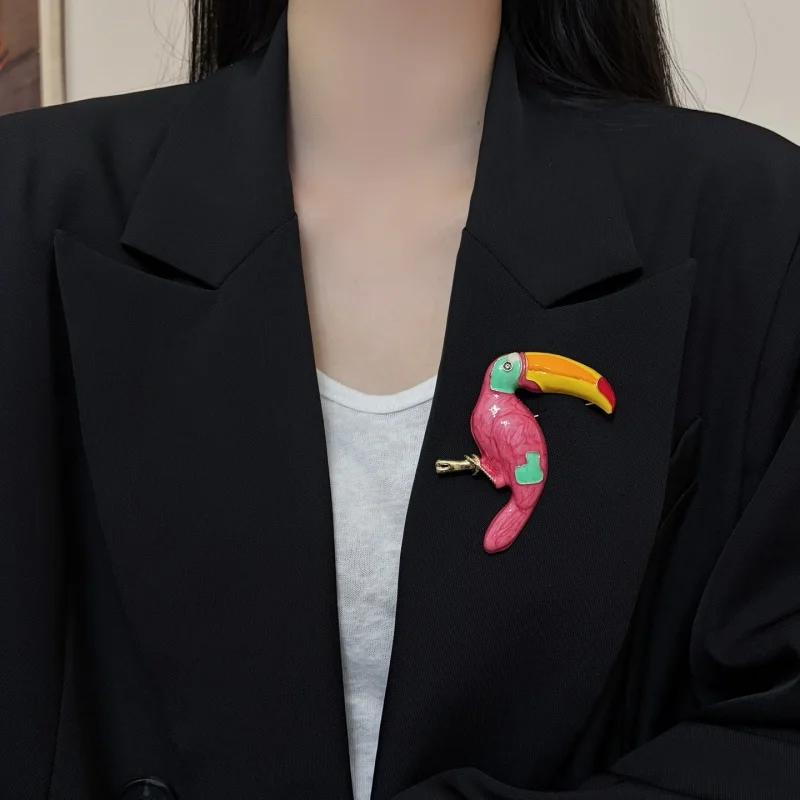 

Colorful Enamel Toucan Bird Brooch, Vintage Pink Parrot Pin, Cute Animal Lapel Pin for Women's Suits & Scarves