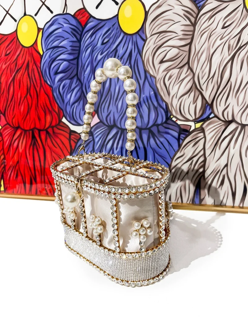 new style Flowers Diamonds Banquet Hand-held crossbody bag