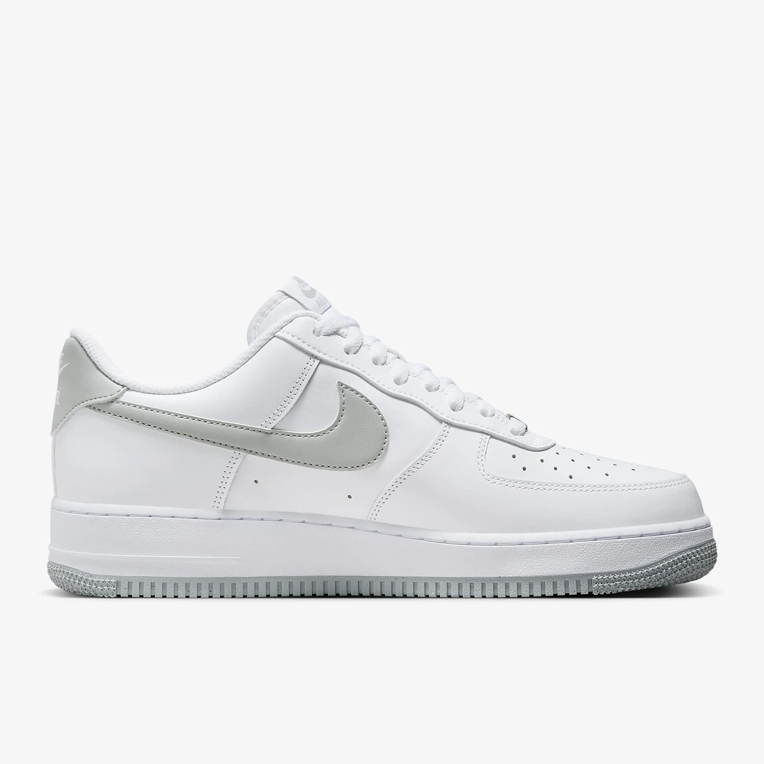 حذاء Nike الرسمي الأصلي Air Force 1 '07 للرجال كاجوال مسامي ومقاوم للاهتراء FJ4146-100