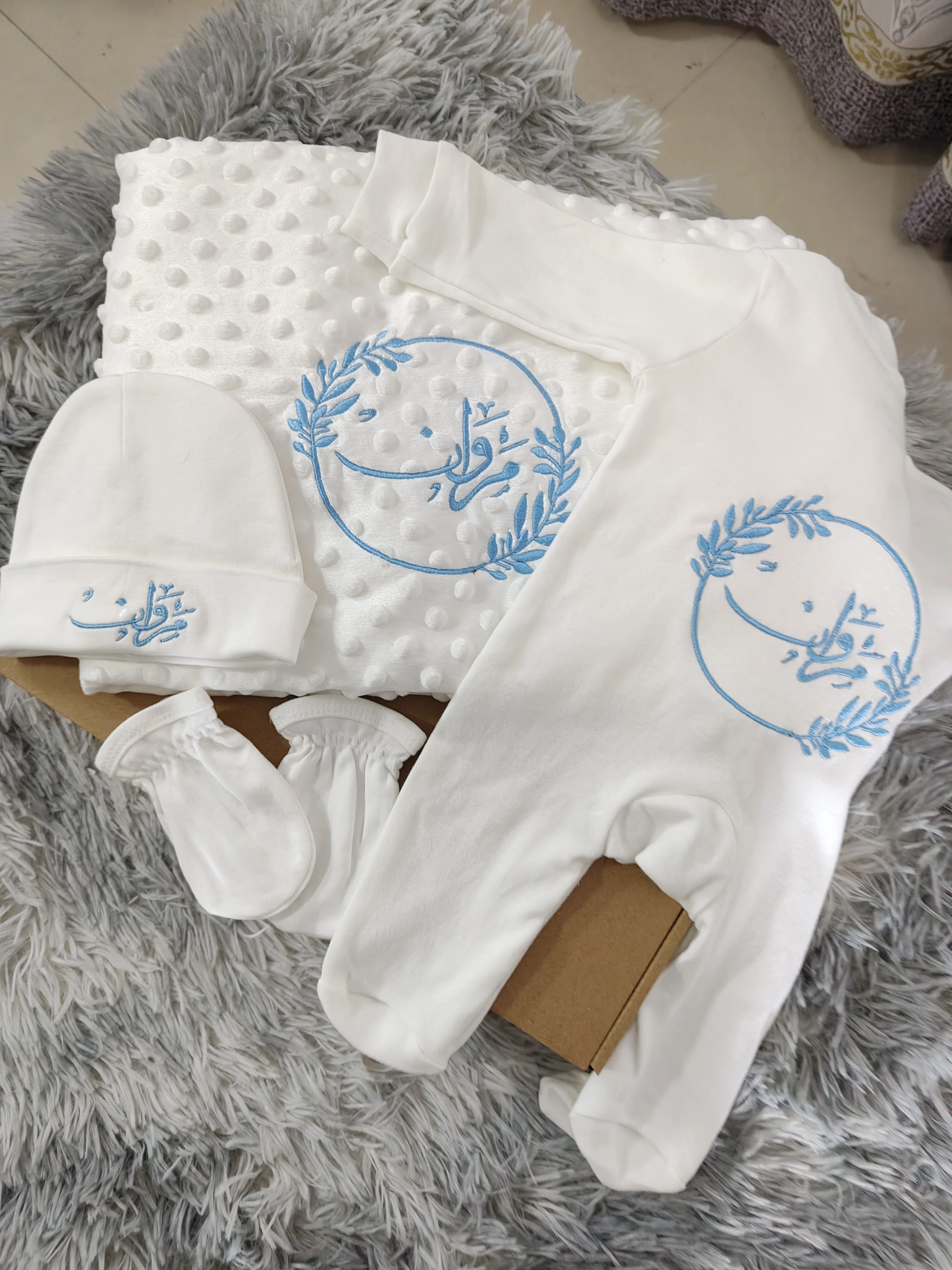 Soft Cotton Newborn 4pcs Blue Olive Branch Embroidery Footed Romper Blanket Hat Mitten Set Minimalist