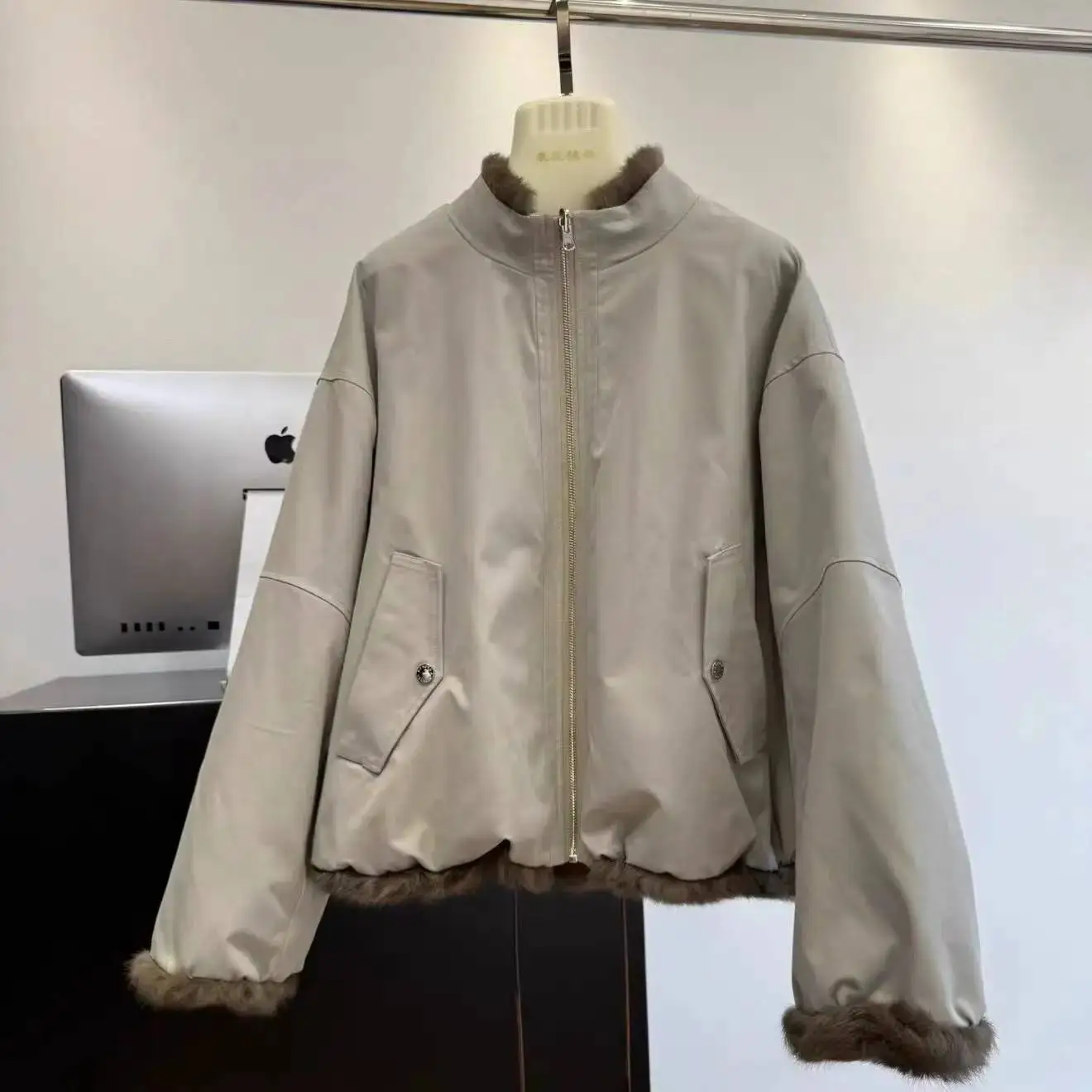 

Casual Double-Sided Wear Rabbit Fur Short Coat Women's Loose Fit Biker Jacket 2025 New Fashionable Commute Style