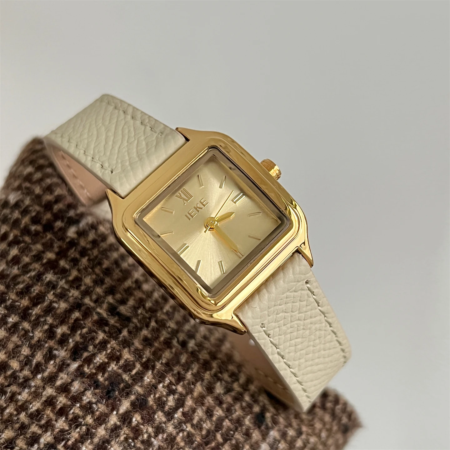 

Versatile design neutral minimalist style retro diced square watch women's high value small sugar cube quartz watch