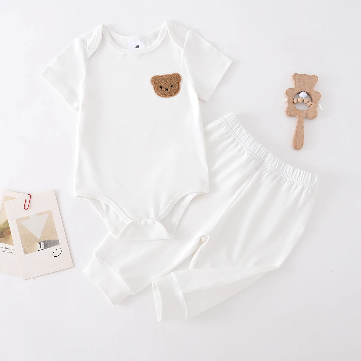 بدلة قفز للأطفال من Somenie بدلة للأولاد والبنات مطرزة بشكل لطيف على شكل دب وأكمام قصيرة بدلة زحف مثلثة + بنطلون + قبعة 3 P