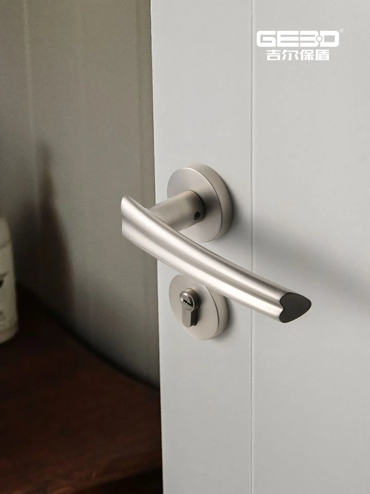 

YFY French bedroom door lock indoor household silent magnetic room door lock Asia, door handle