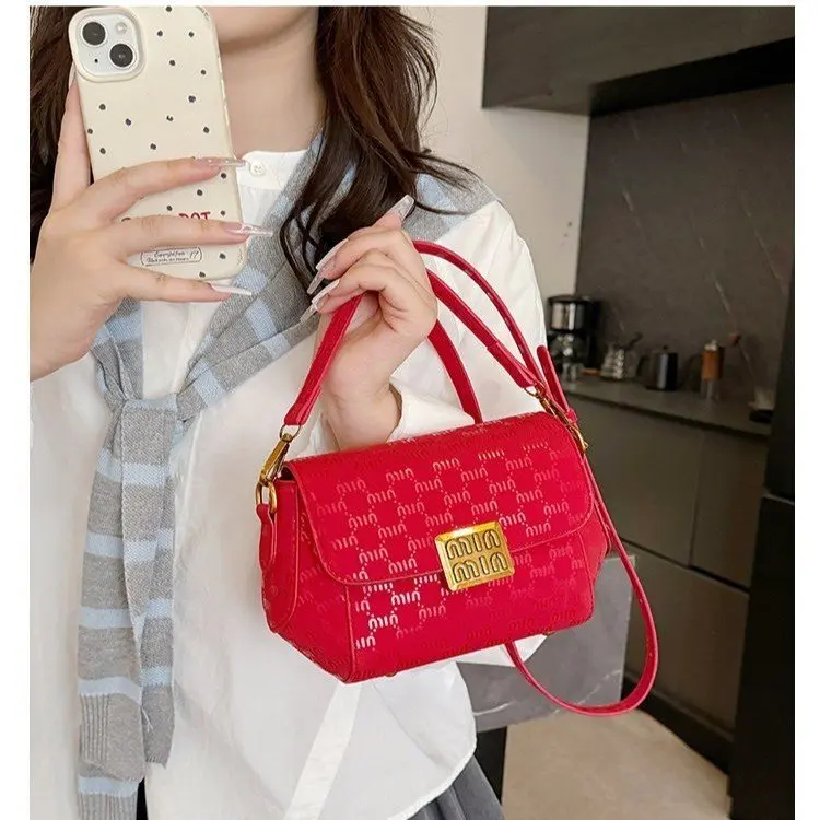 

2025 Summer 2305 New Magnetic Buckle High Sense Literary Style Commuter Small Square Bag PU Shoulder Messenger Bag