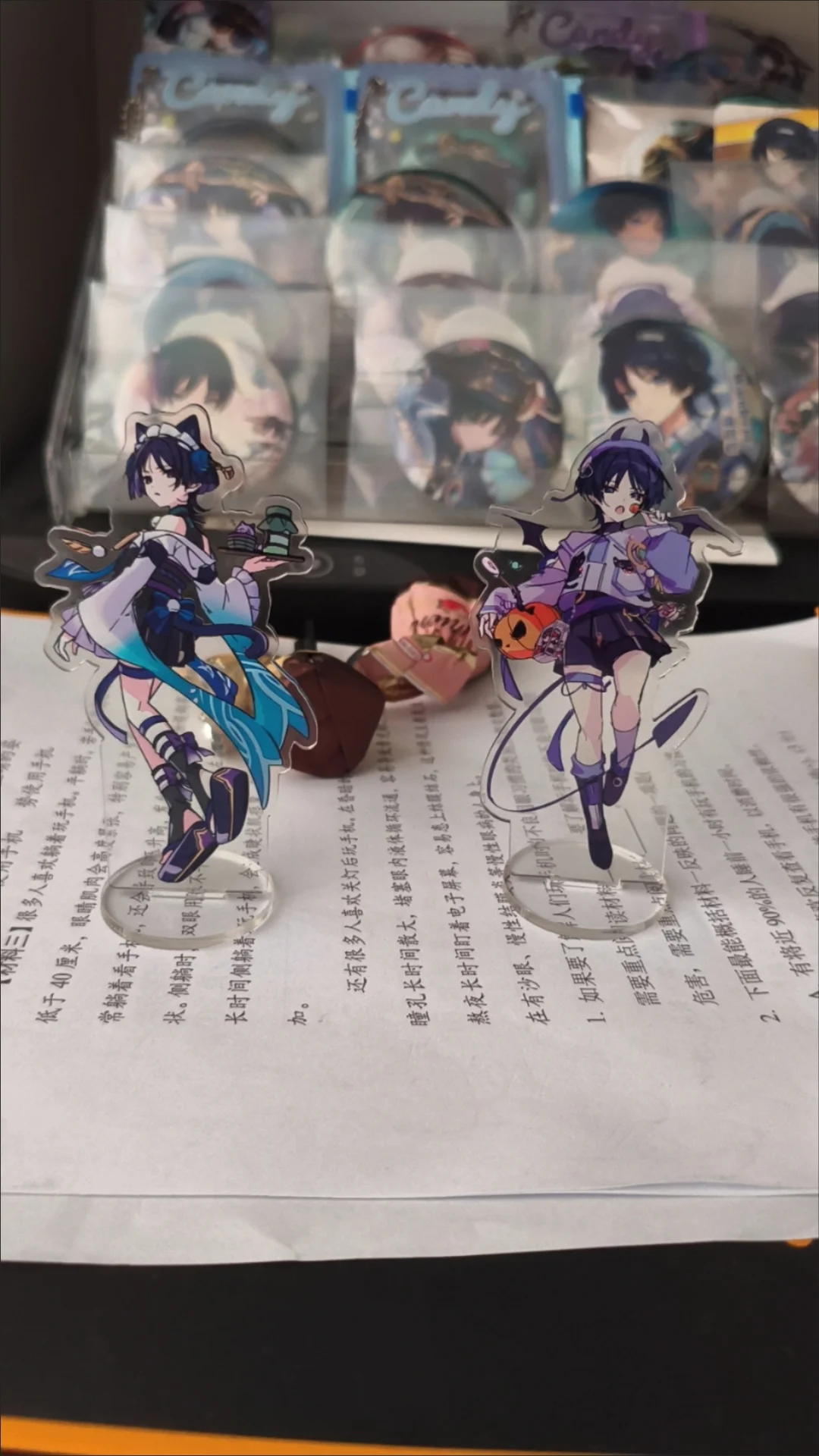 Picture 5: 2Pcs/Lot Anime Devil Balladee Scaramouche Wisdom Hat Guy Acrylic Stand Model Figure CosplayTabletop Ornament Decoration
