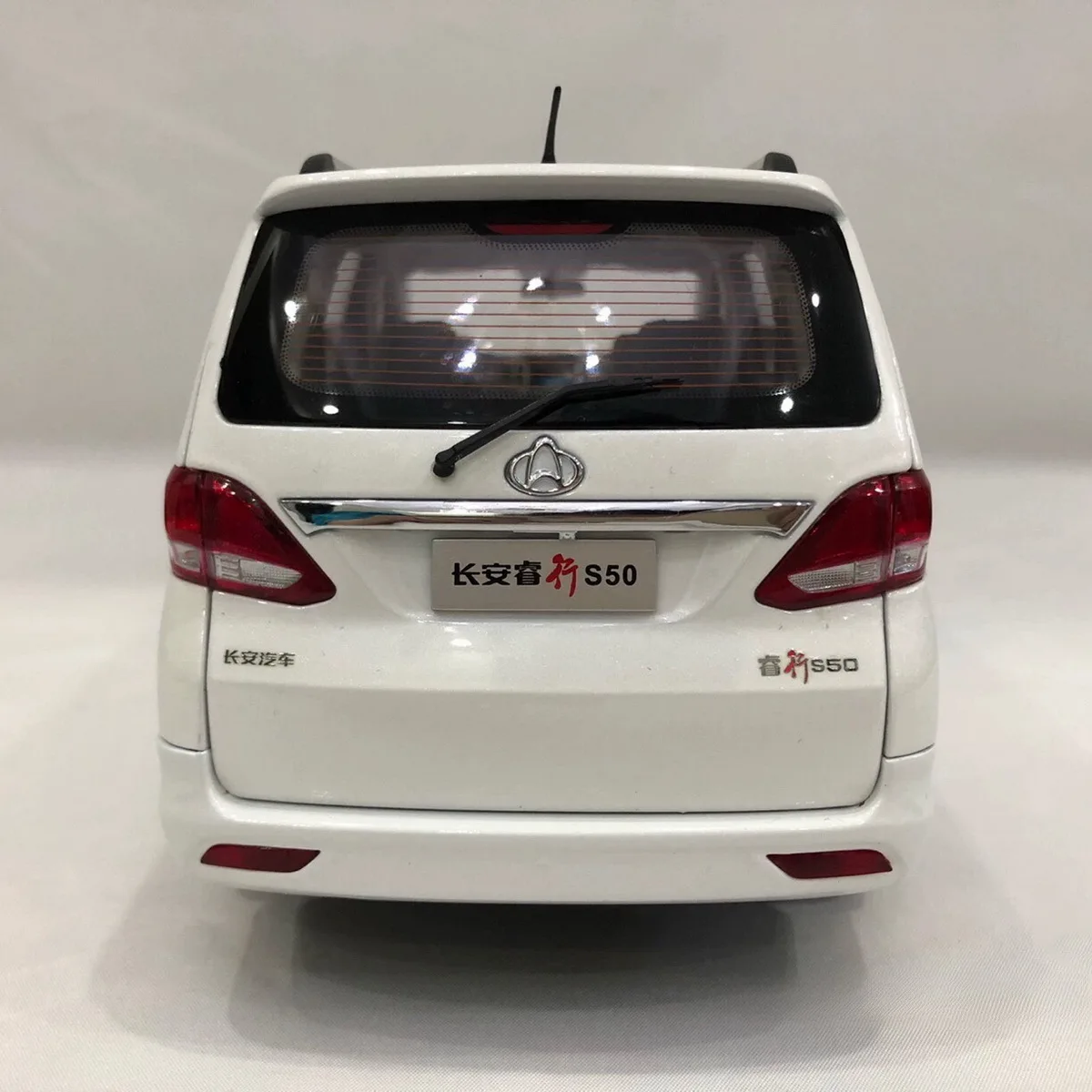 نموذج سيارة RAESOR S50 مصنوع من خليط معدني مصبوب، CCAG Chang'an MPV، عرض المجموعة، هدية للأولاد البالغين، أبيض، 1:18