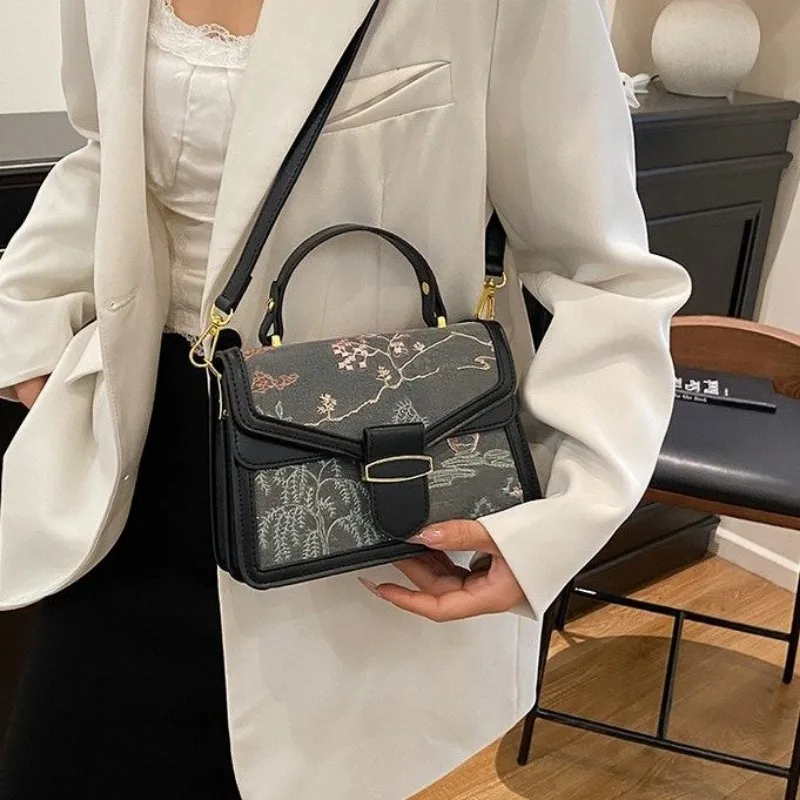 

Chic Practical Tote Bag Office Commuting Daily Work Female Exquisite Glamorous Charming Dainty Elegant Stylish Versatile