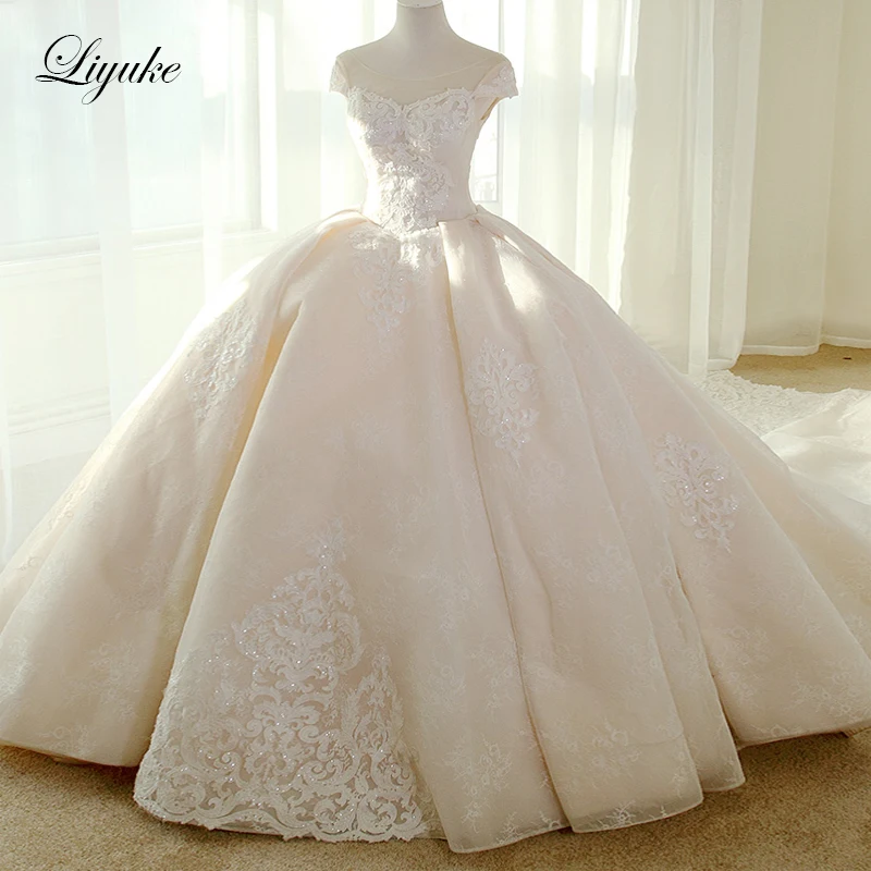 Liyuke Elegant Scoop คอบอลชุดแต่งงานชุดประดับด้วยลูกปัดเย็บปักถักร้อยลูกไม้สําหรับเจ้าสาวส่งภาพ Veil เป็นของขวัญ