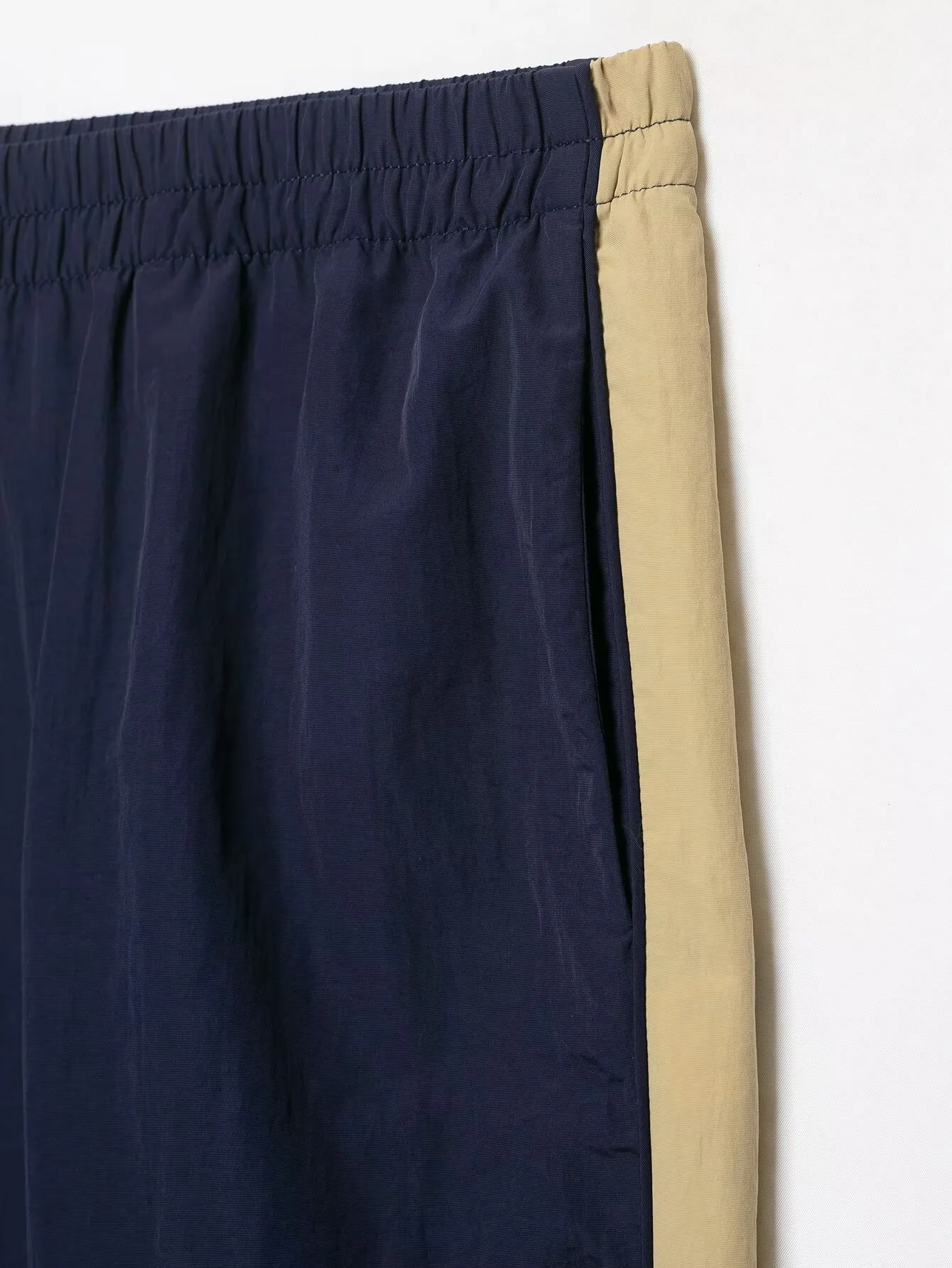 HH Damenmode Zweiteiliges Set mit Farbblock-Design, Stehkragen, Kordelzug am Saum, lockerem Oberteil und seitlichem Streifen, weit geschnittener Hose, Herbstmode für Pendlerinnen. – Detail 18