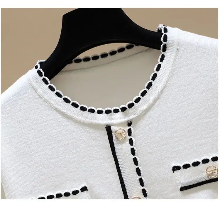 

Summer 2023 Women's White Knit T-irt ort Sve One-Ne Design Faionable Casual Top for Ladies