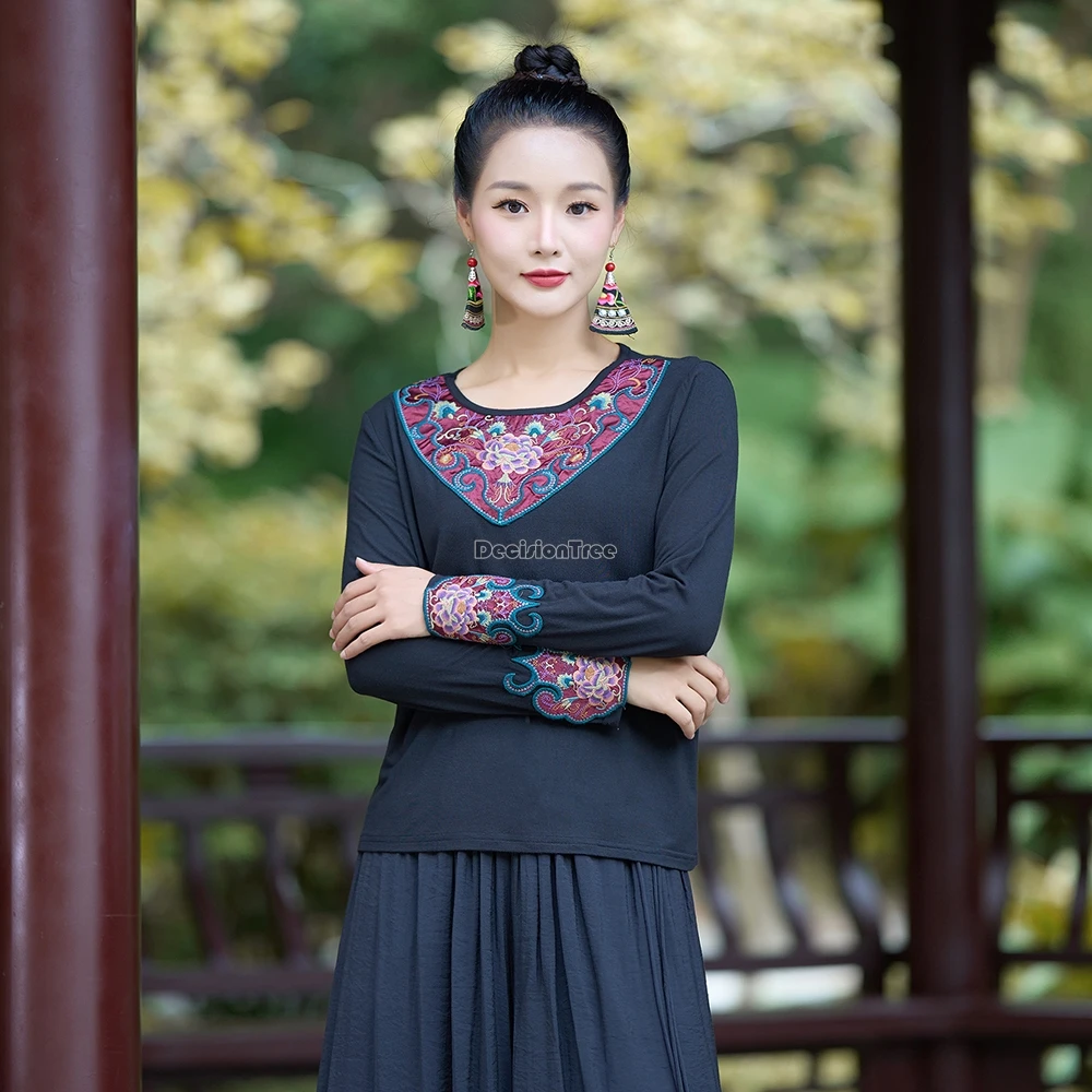 

2024 chinese ethnic style embroidered flower t-shirt women round collar long sleeve casual simple elastic base blouse top t001