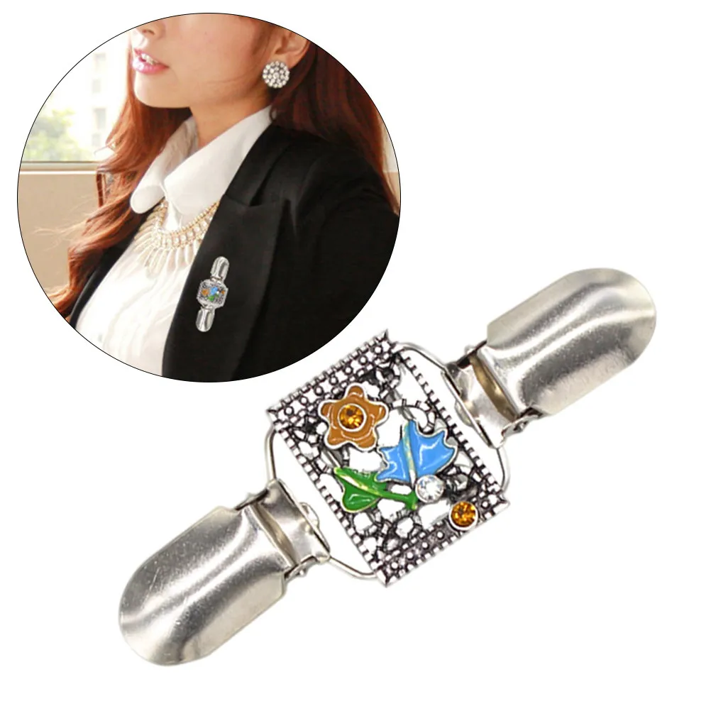 

2pcs Anti-Exposure Collar Clip Alloy Sweater Clips Vintage Cardigan Clasps Creative Shawl Buckle For Women Brooches Accessory