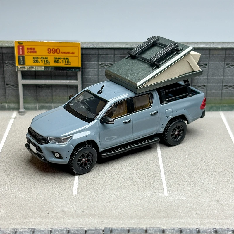 1:64 Scale Toyota Hilux Pickup Truck with Camping Tent Simulation Alloy Car Model Scene Ornament Gift Souvenirs Collection