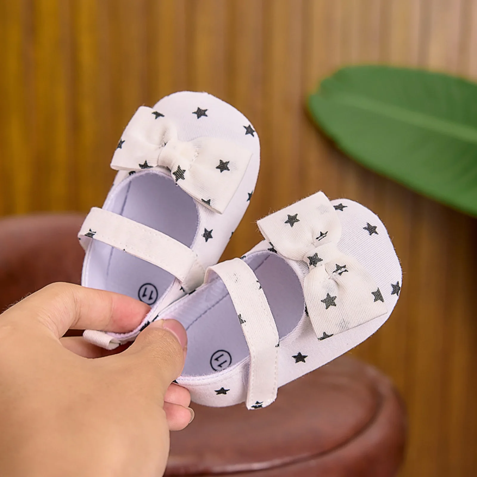 

Обувь для маленьких девочек, нескользящая обувь на мягкой подошве с застежкой на липучке, украшенная бантом, первая прогулочная обувь, удобная обувь принцессы для малышей