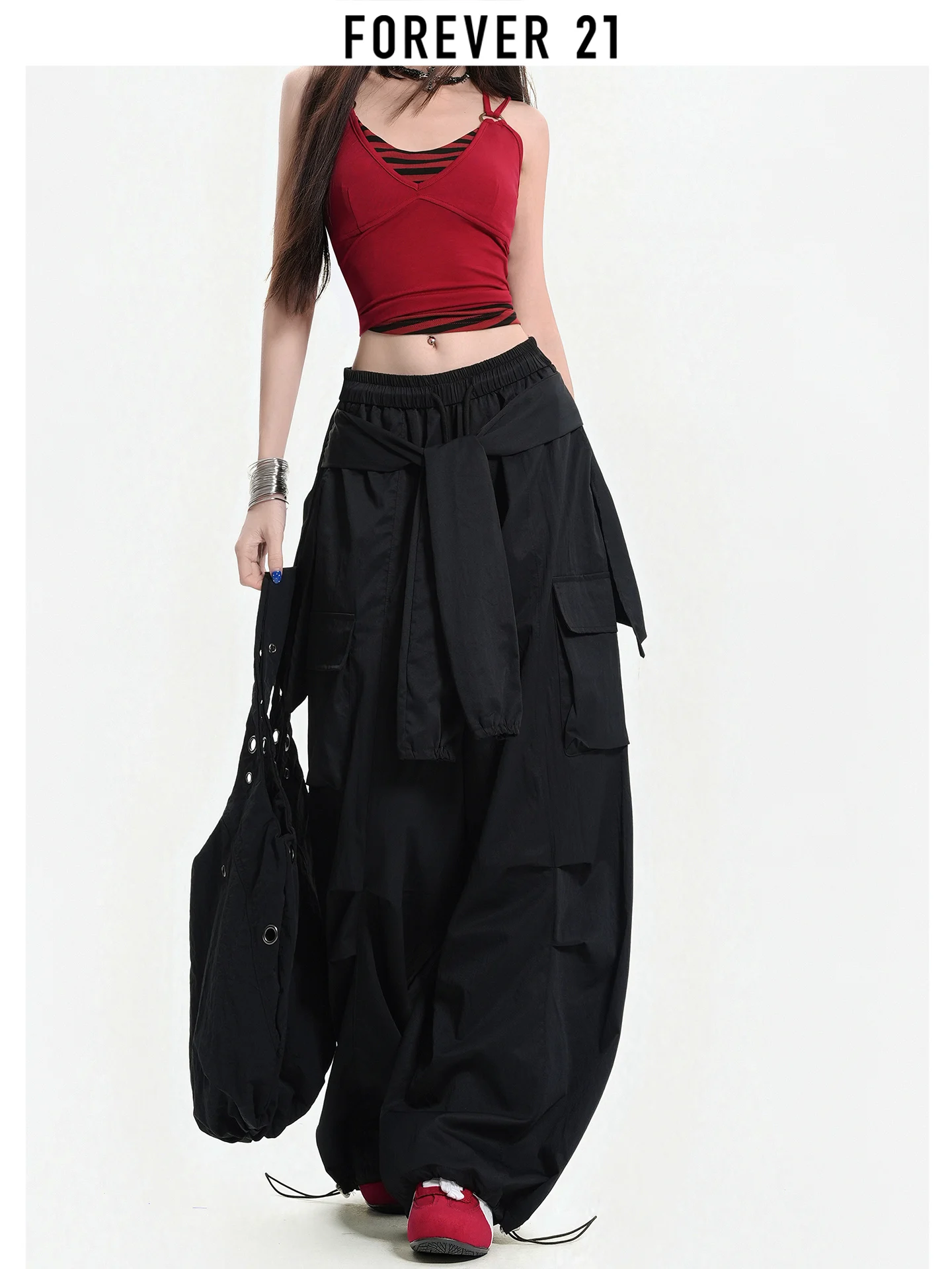 Calças de Dança Jazz Estilo Americano Forever 21 com Efeito Duas Peças e Detalhe de Cortina Lateral, Calças Casuais de Perna ...