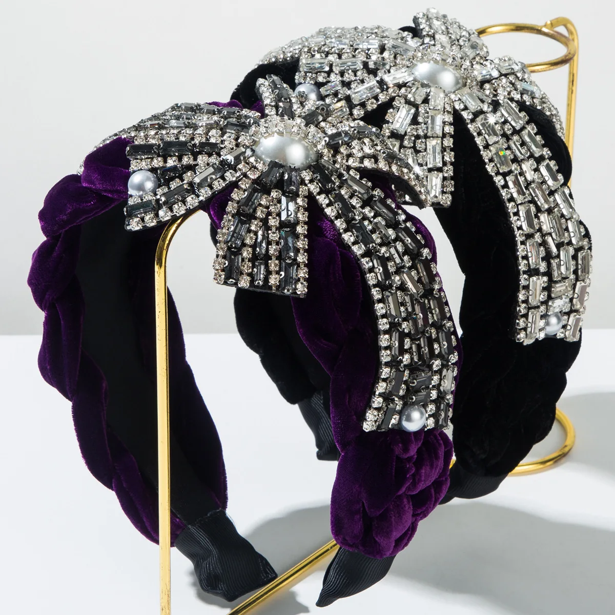 

Korean flannel woven thickened autumn and winter headband women's shiny full diamond flower decorative temperament high cranial