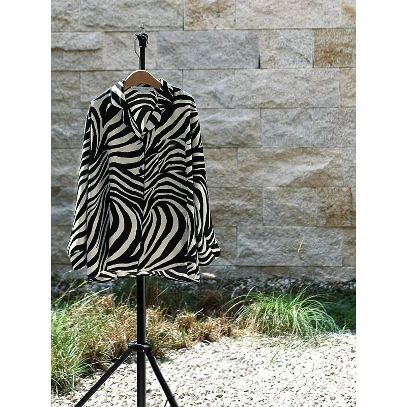 Pyjama à rayures zébrées pour femme, vêtements de détente à revers, costume à manches longues, vent paresseux, vêtements d\'extérieur, célébrité