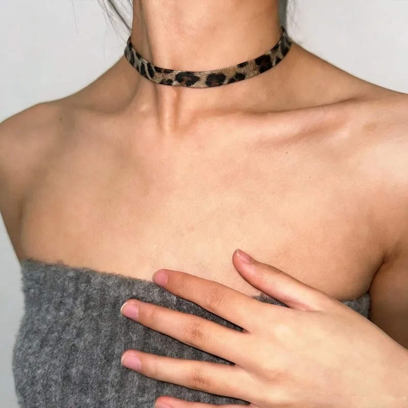 1/2Pcs PU Leather Leopard Choker Necklace Simple Vintage Brown Adjustable Clavicle Chain Necklace Spicy Girls Choker Accessory