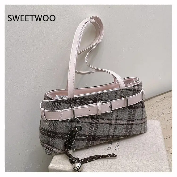 Vintage Baguette-Umhängetasche aus kariertem Stoff, dekorativer Gürtel, Handtasche mit Schlüsselanhänger für den täglichen Gebrauch im Büro
