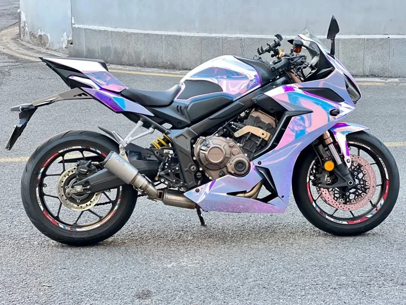 Premium glänzende bunte Regenbogen holografische Chrom-weiße Vinylfolie, selbstklebende Aufkleber, Motorrad-Aufkleber, Autoverpackfolie – Detail 5